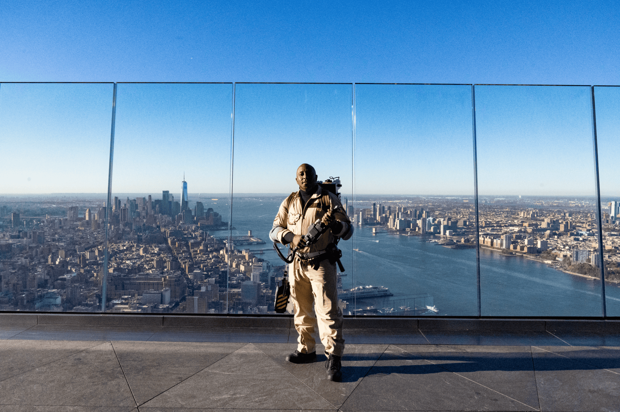 Man at the edge nyc dressed as a ghostbuster for comic con